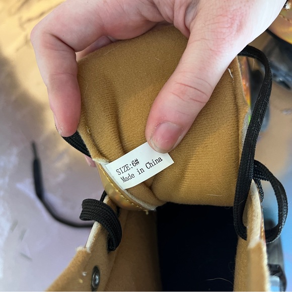 New gold holographic skates with pads - Picture 4 of 7